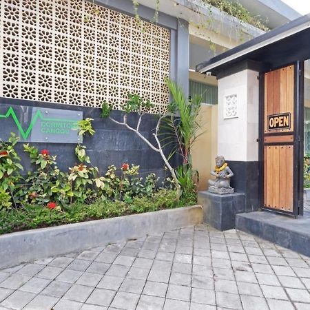 V Canggu Dormitory Exterior foto