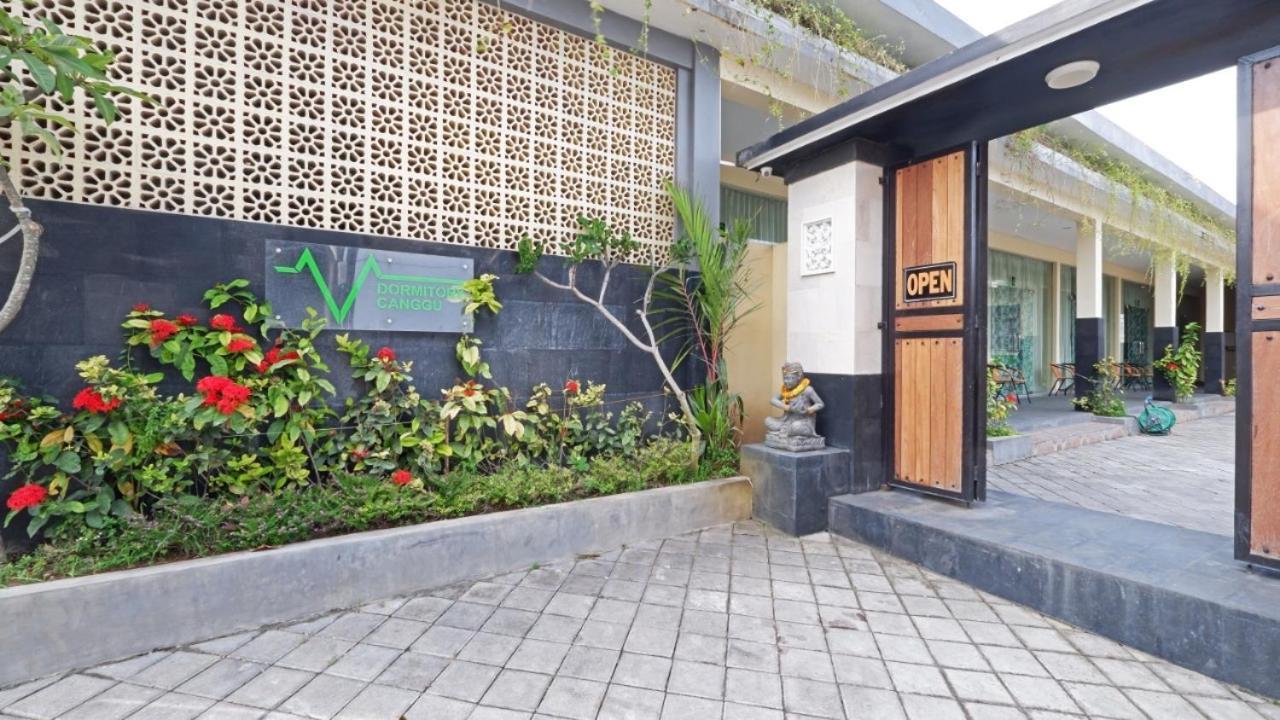 V Canggu Dormitory Exterior foto
